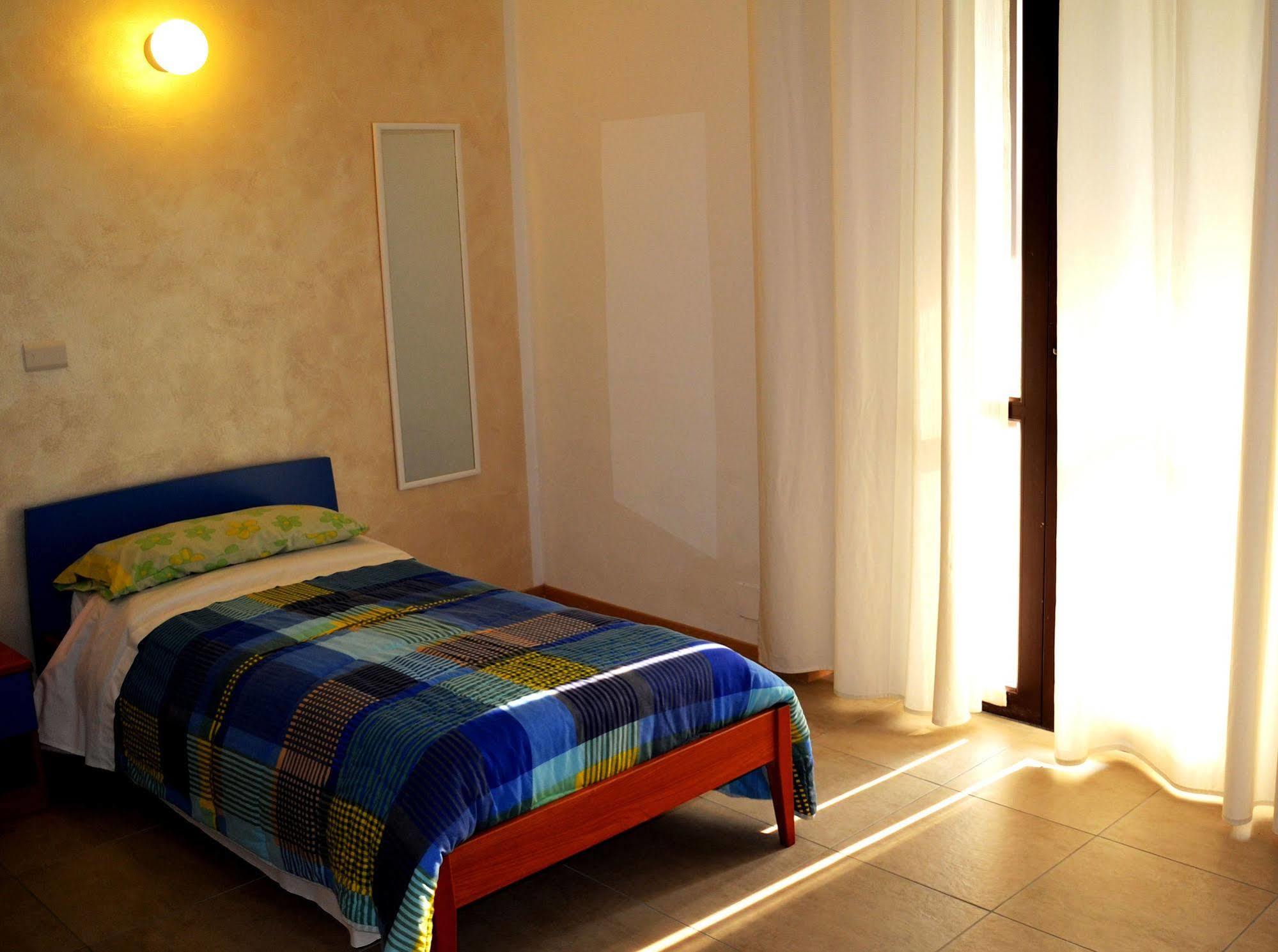 Castronno B&B Villa Monterosa Con Piscina المظهر الخارجي الصورة