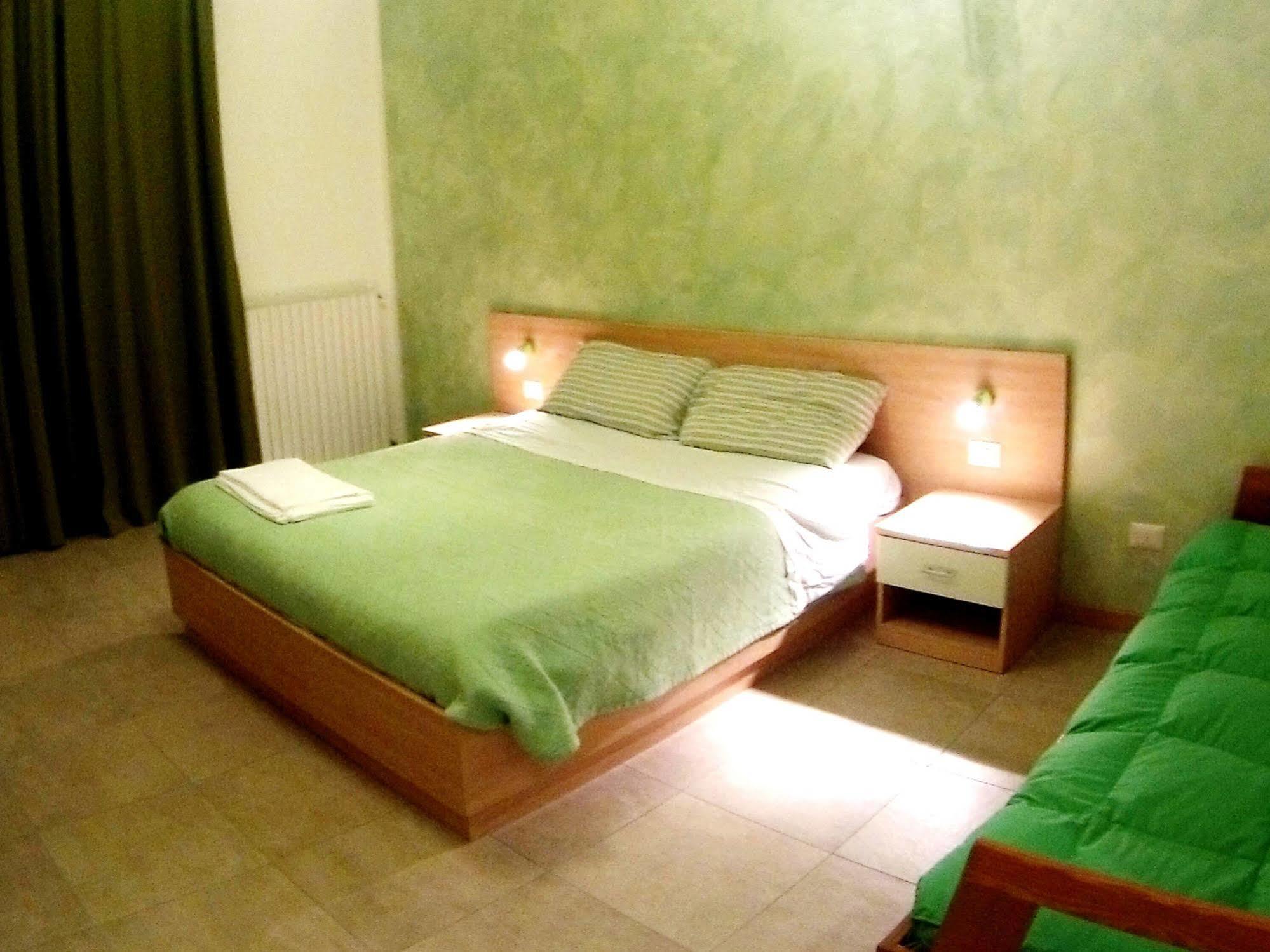 Castronno B&B Villa Monterosa Con Piscina المظهر الخارجي الصورة