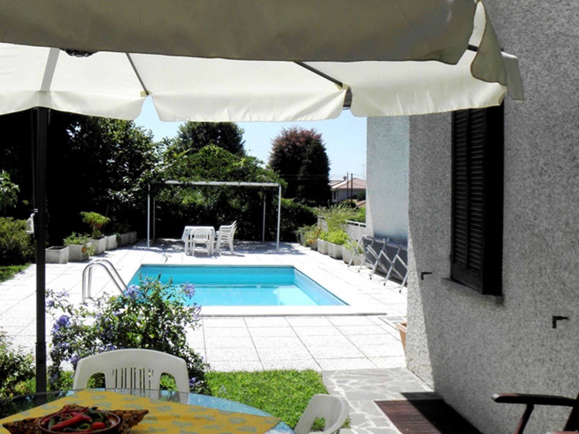 Castronno B&B Villa Monterosa Con Piscina المظهر الخارجي الصورة