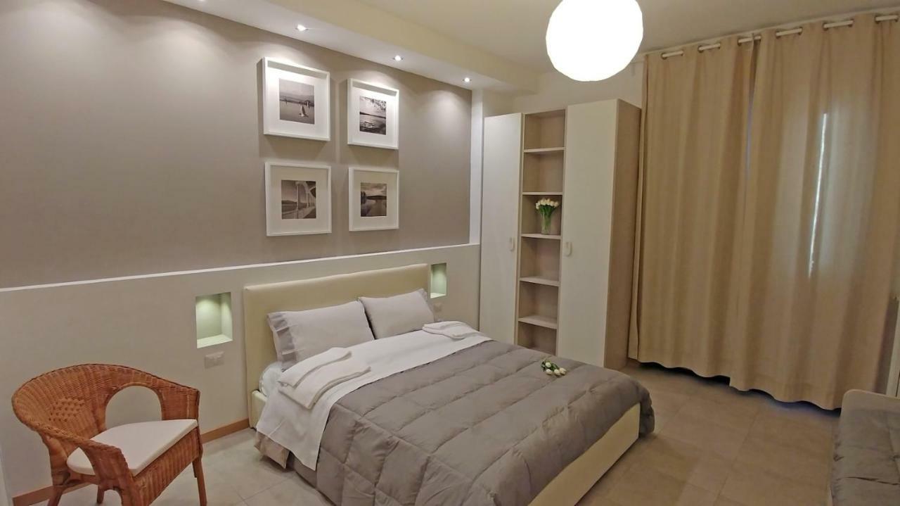 Castronno B&B Villa Monterosa Con Piscina المظهر الخارجي الصورة